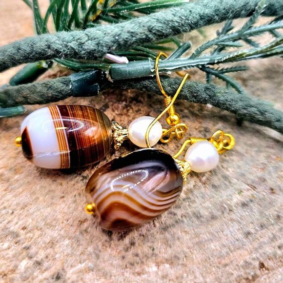 Nature Banded Agate & Pearl Dangle Earring - Picture 4 of 10